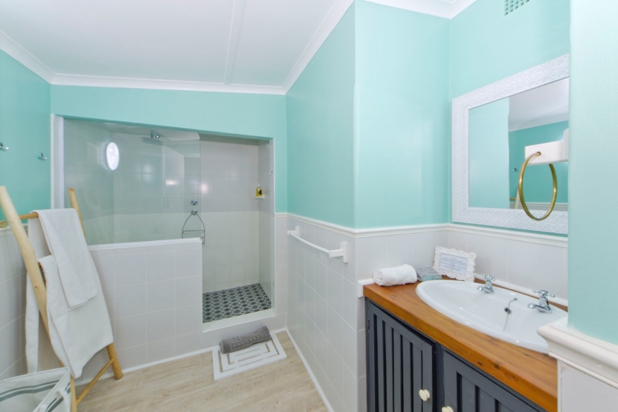 8 Bedroom Property for Sale in Leisure Isle Western Cape